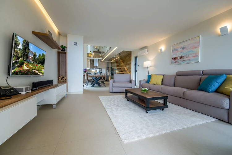 Villa AltaVista, Opatija - Seaview & Relax with Heated Pool and Private MiniGolf