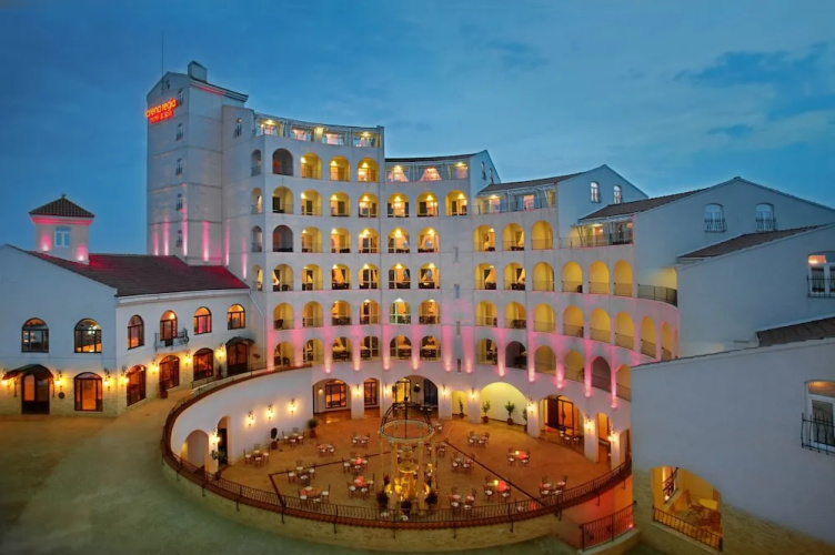 Arena Regia Hotel & Spa