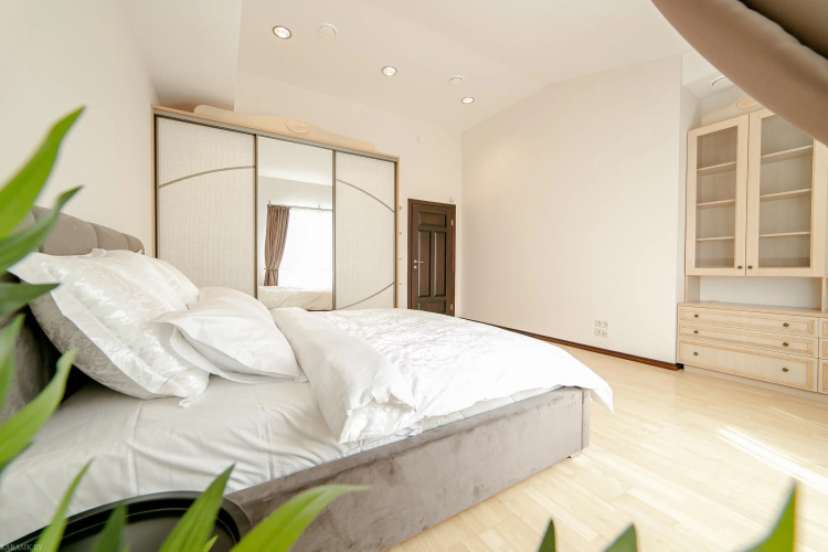 Chetyryokhkomnatnaya Elitnaya Vip-Kvartira V Tsentre Apartments