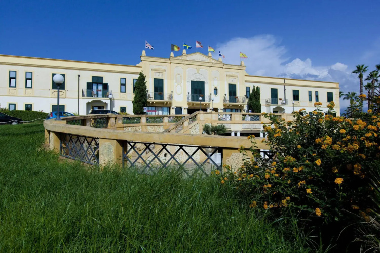 Delfino Beach Hotel