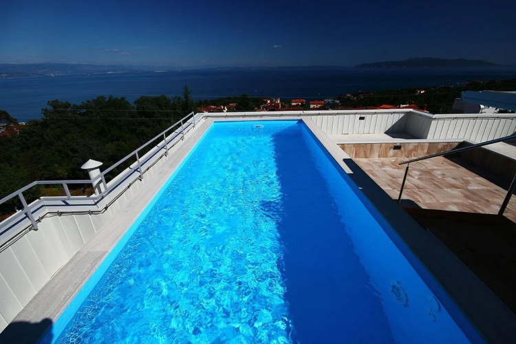 Designed Apartment with Rooftop Pool