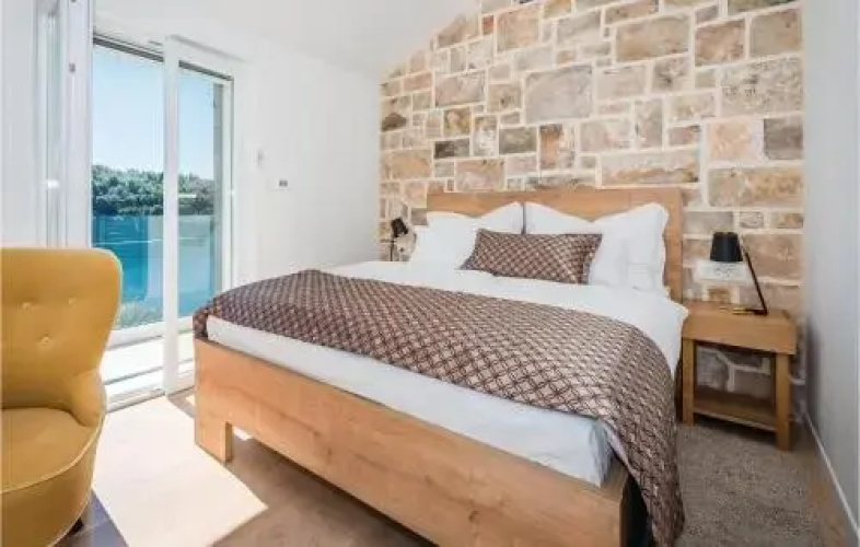 Four-Bedroom Holiday Home in Milna
