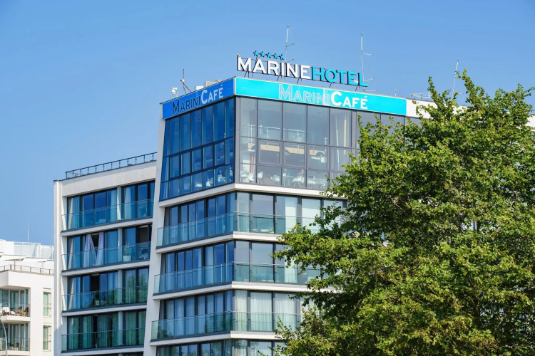 Marine Hotel