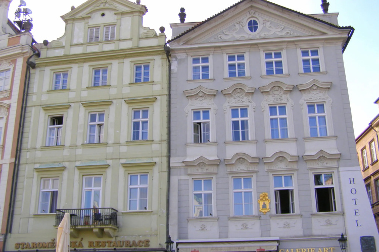 Old Town Square Residence by Emblem