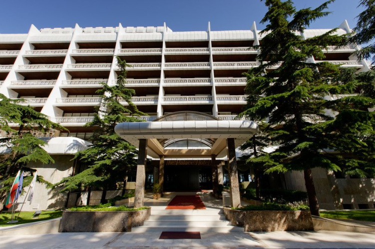 Palace Hotel - Sunny Day Resort