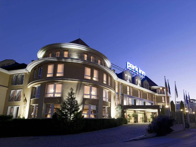 Maison Hotel