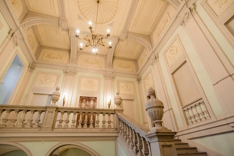 Royal Palace Luxury Suites & Hotel