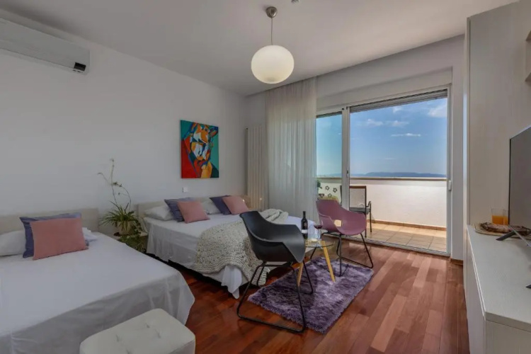 Terra Magica Deluxe Apartment OR Room with Private Parking, Terrace and Sea View