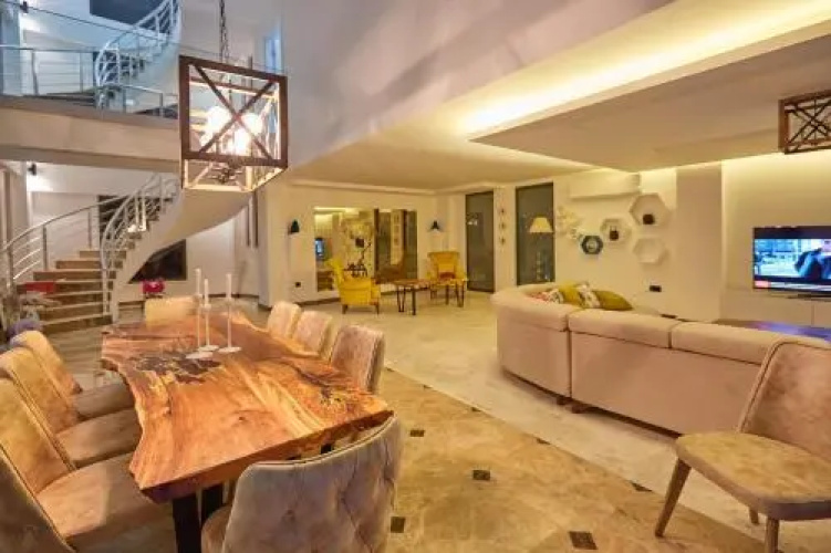 Villa Unlimited